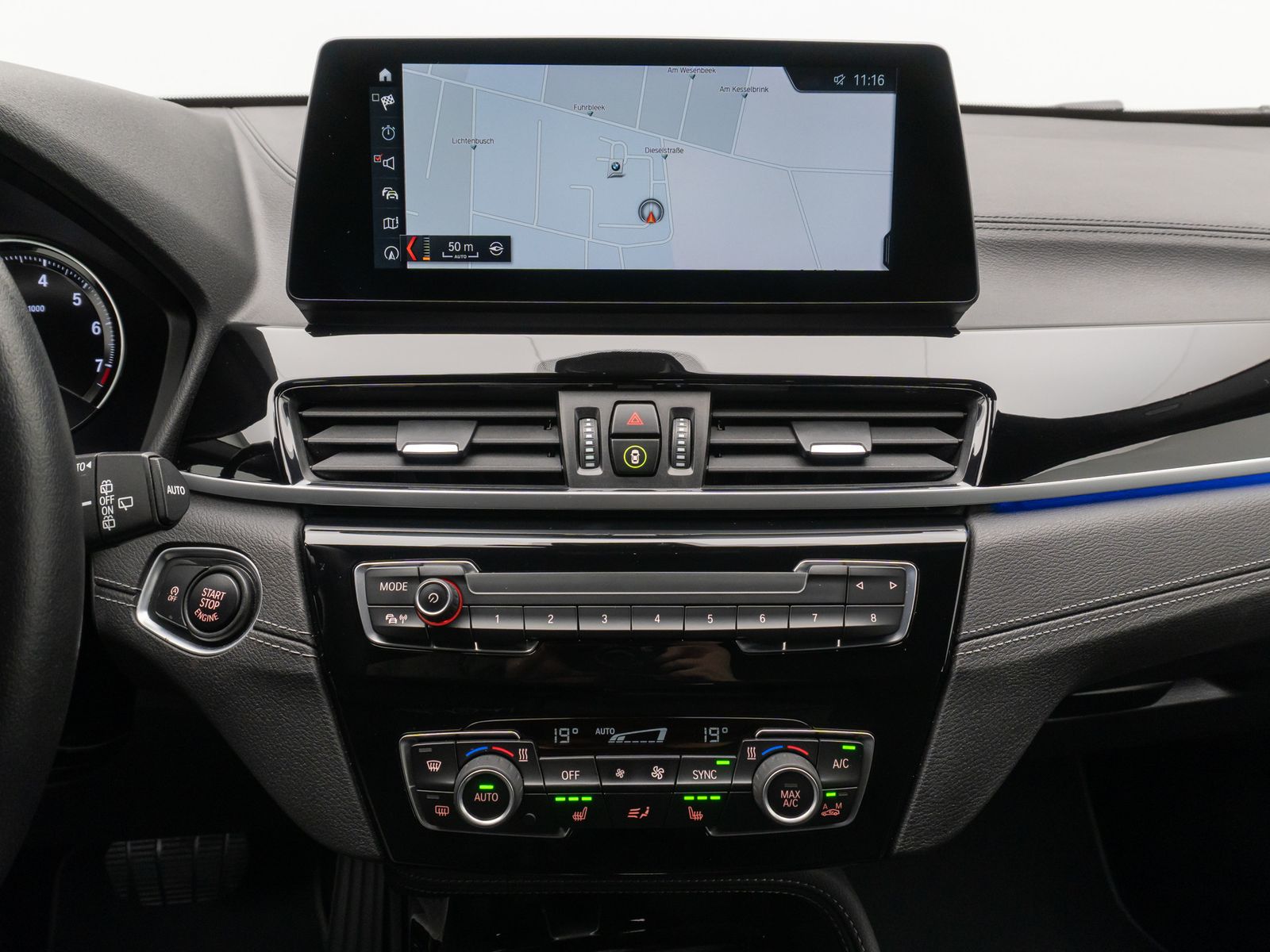 Fahrzeugabbildung BMW X2 sD18i Alarm HUD DAB Kamera HiFi Sportsitz 19"