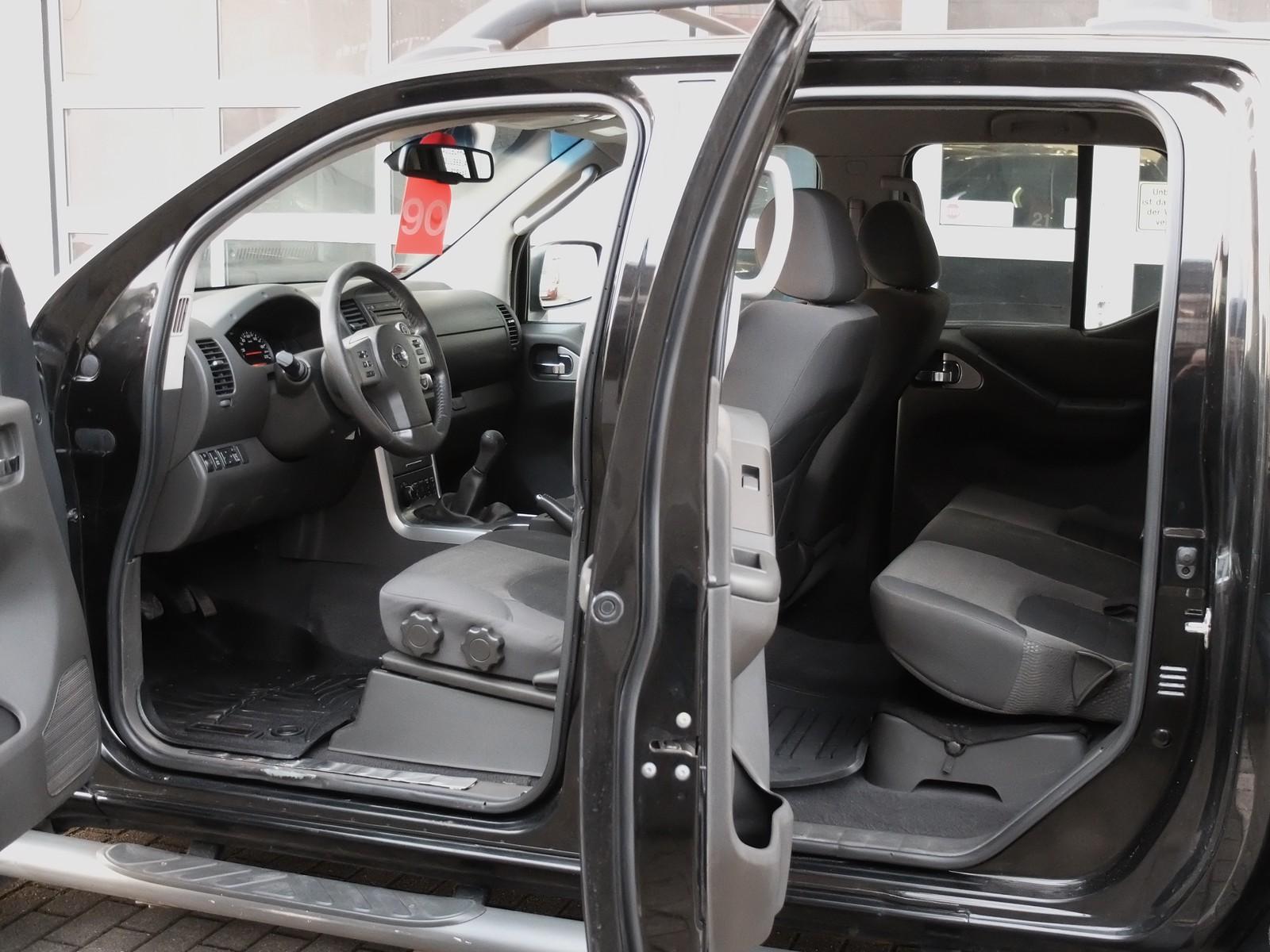 Nissan Navara Double Cab LE 2.5 dCi 190 ch BVM 4x4 / 1ère main / Blocage différentiel / Sièges chauffants / Attelage