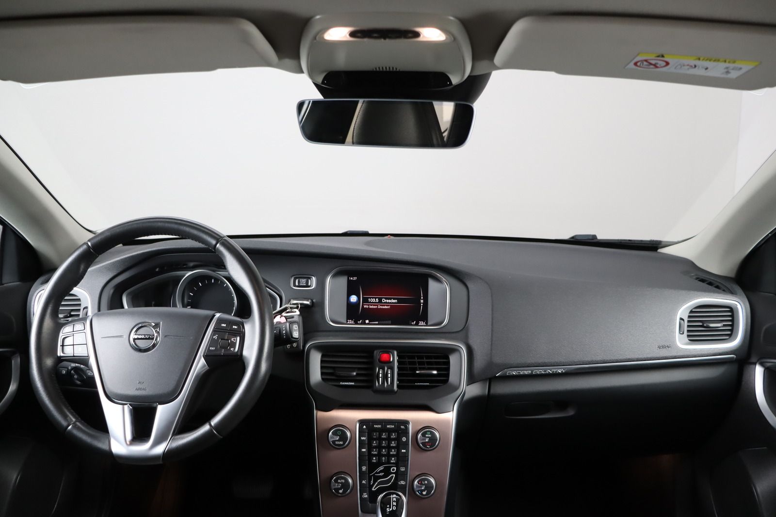 Fahrzeugabbildung Volvo V40 Cross Country * LED * Navi * RFK