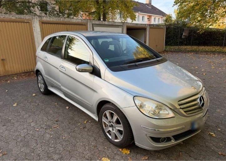 Mercedes-Benz B 180