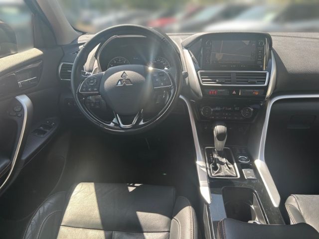 Fahrzeugabbildung Mitsubishi Eclipse Cross Top 4WD El. Panodach Navi Soundsys