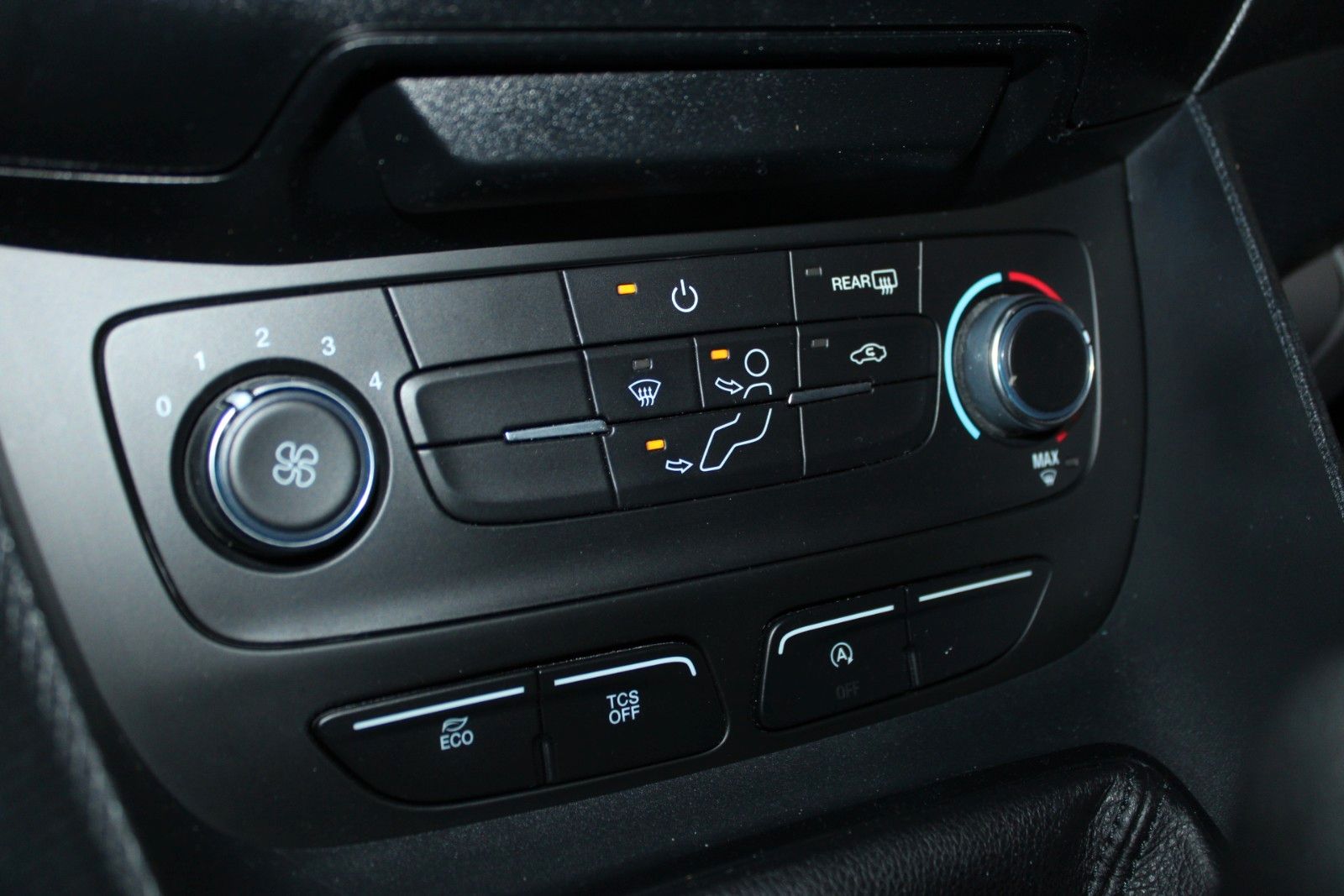 Fahrzeugabbildung Ford Transit Connect Kasten 3-Sitzer + Dachträger uvm