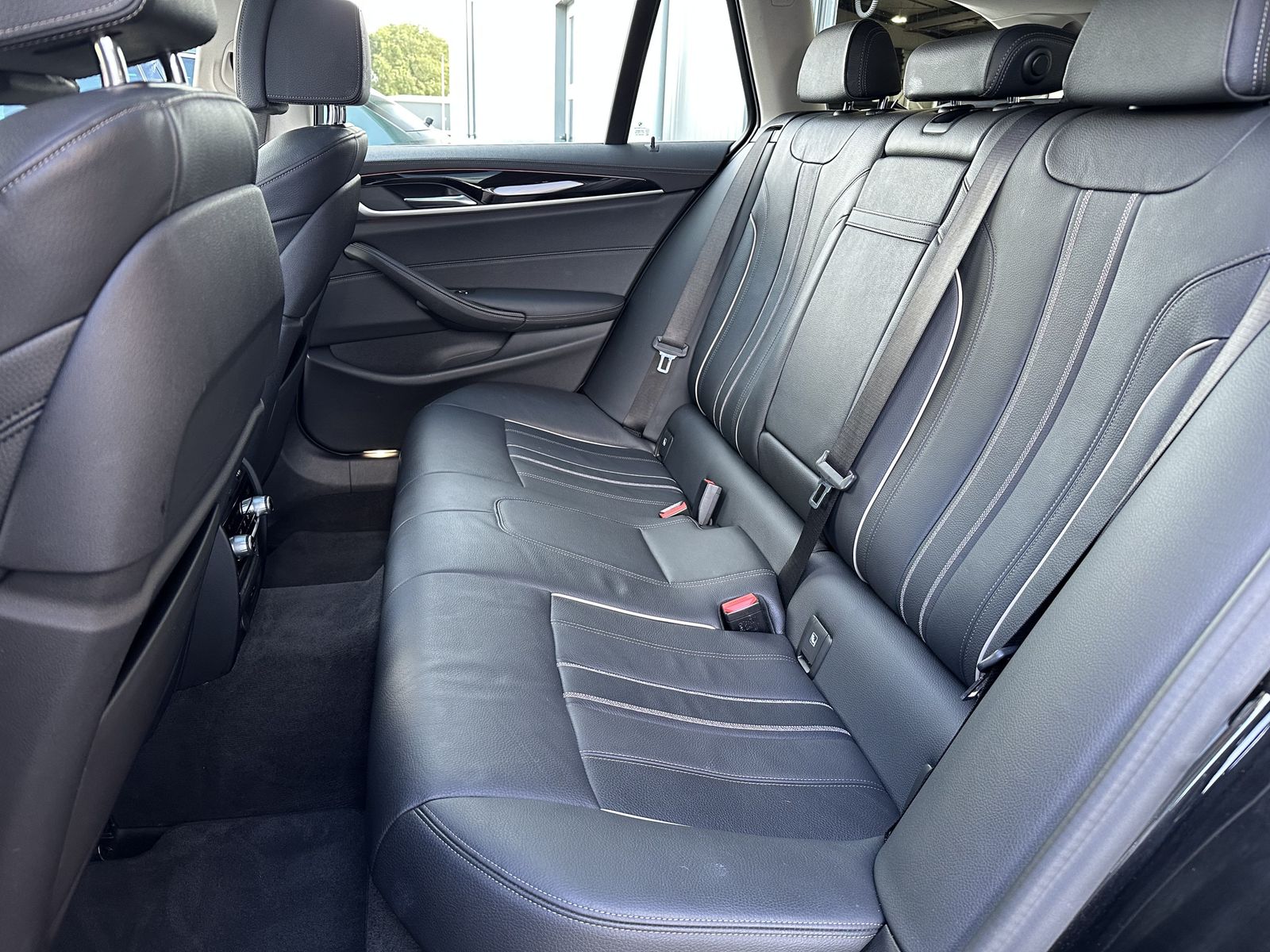 Fahrzeugabbildung BMW 520d Touring Luxury-Line NAV+LASER+PANO+HUD+360°