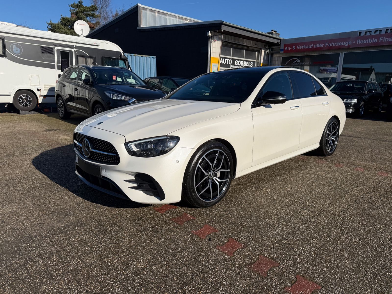 MERCEDES-BENZ E 220d 9-G Lim AMG Burmester ABSOLUT VOLL! MB100