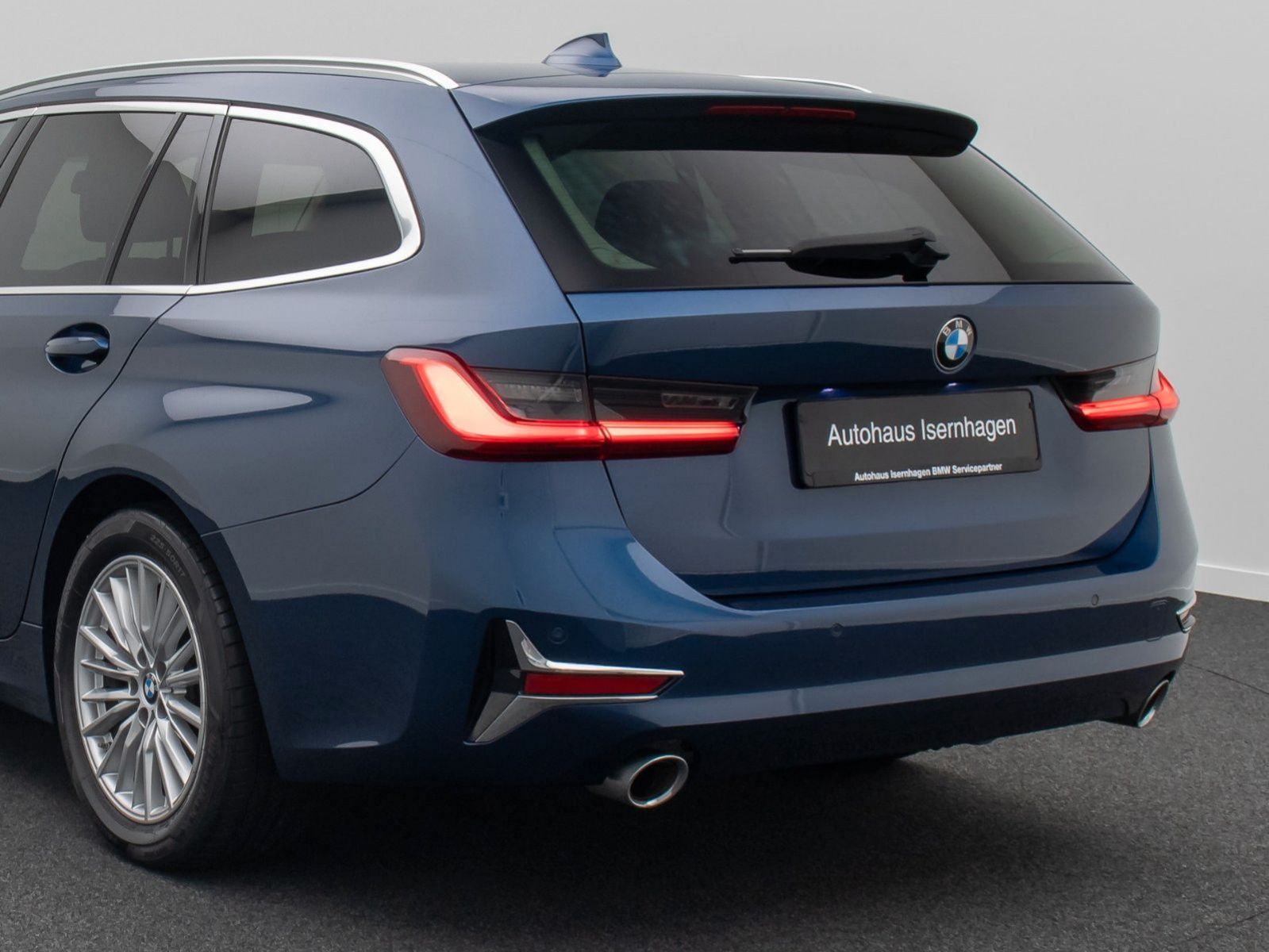 Fahrzeugabbildung BMW 320d Luxury Line DAB CockpitPlus PDC Leder