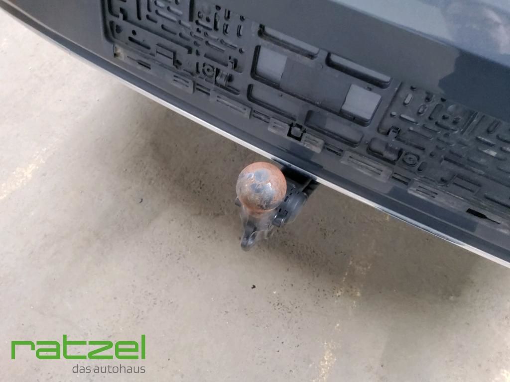 Fahrzeugabbildung Volkswagen Golf VIII Life 2.0 TDI DSG Navi AHK Kamera ACC L