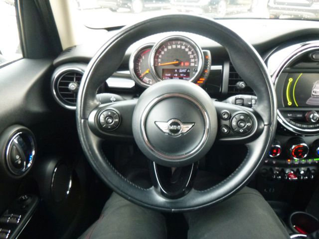 Fahrzeugabbildung MINI ONE 1,2 >Navi/Sitzheiz/PDC/Teil-Leder<