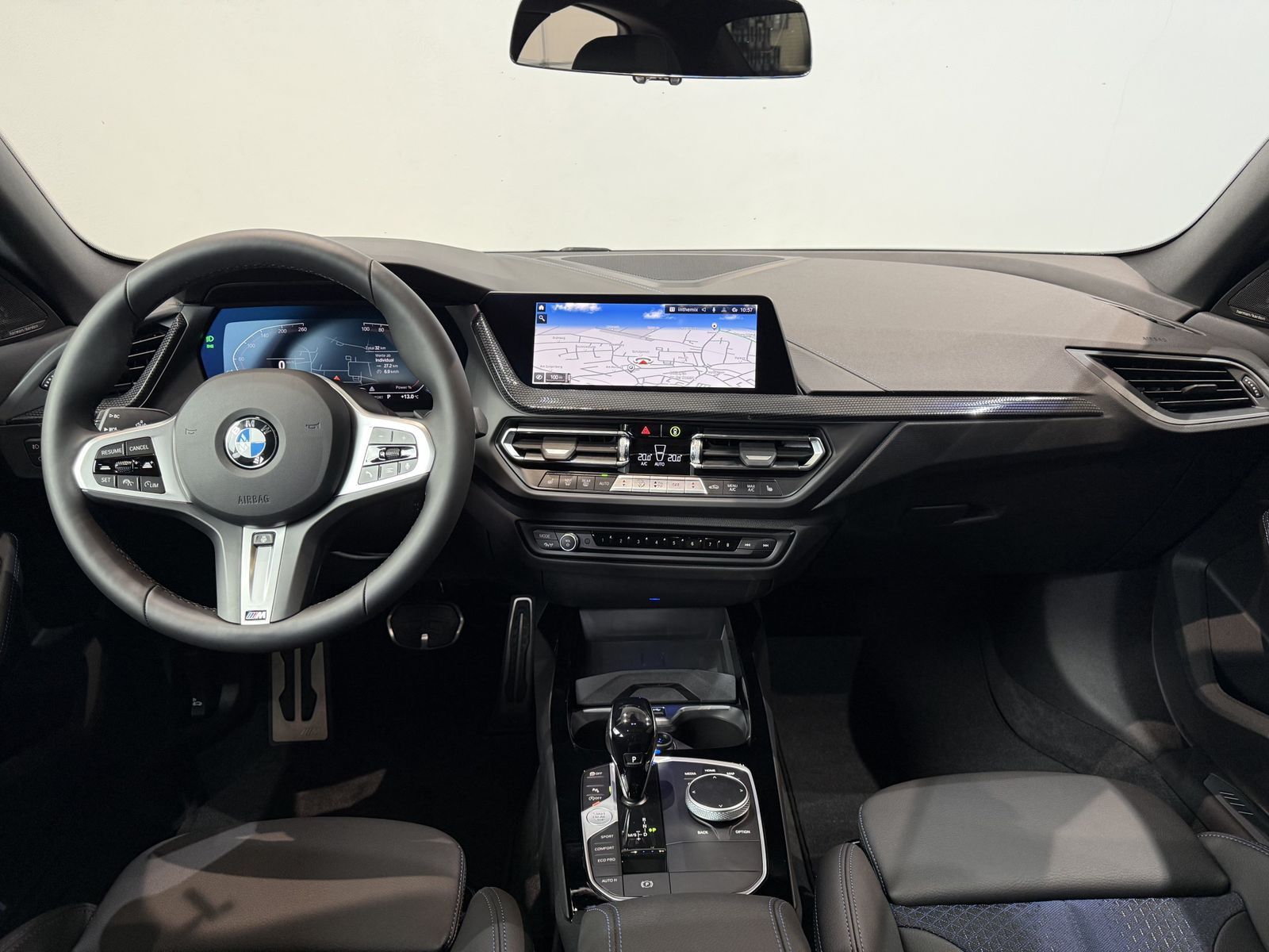 Fahrzeugabbildung BMW 218i AHK, Harman & Kardon, Lenkradheizung DAB
