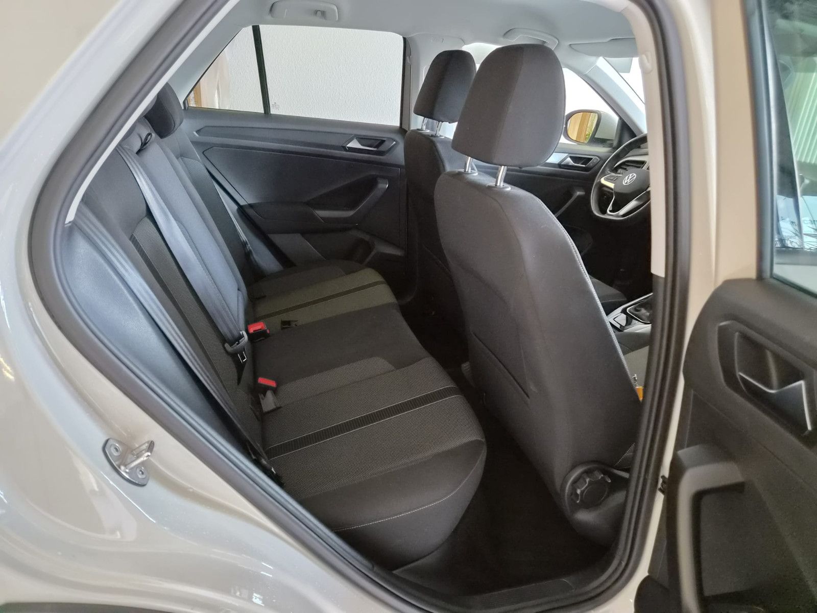 Fahrzeugabbildung Volkswagen T-Roc Life / NAVI / AHK / DIGITAL