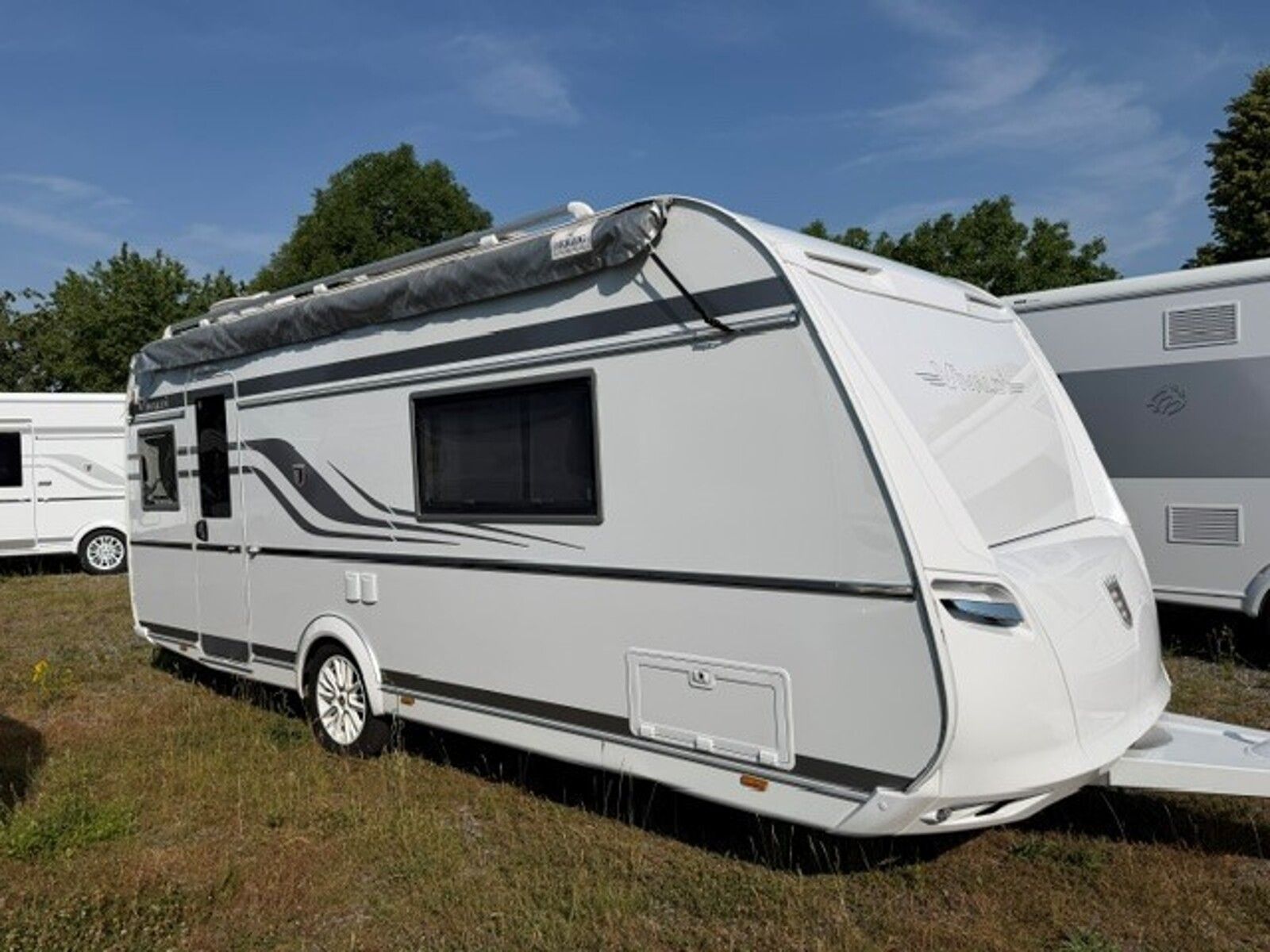 Fahrzeugabbildung Tabbert Vivaldi 550 DF 2.5 Mover Solar Queensbett Ofen