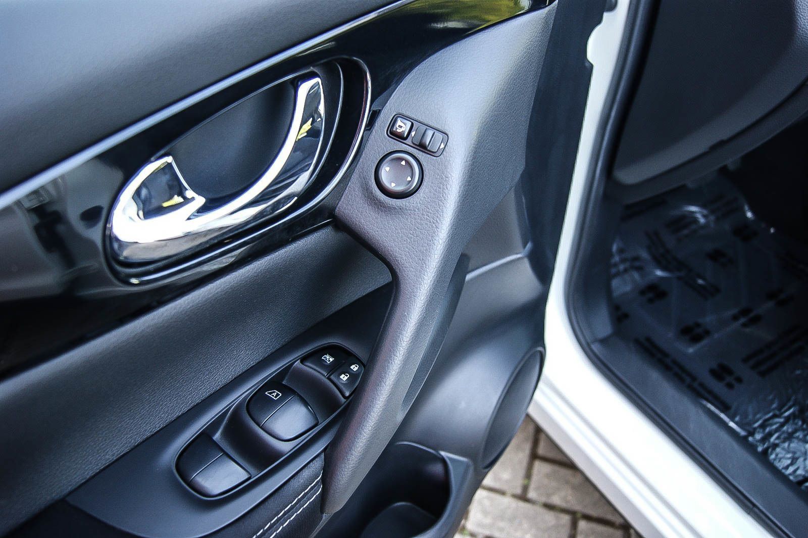 Fahrzeugabbildung Nissan Qashqai DIG-T 12 N-Connecta KAMERA RENTNERBESITZ