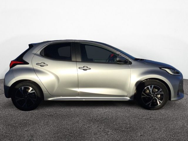 Yaris 1.5 Hybrid Style PDC SHZ KAMERA ACC LED