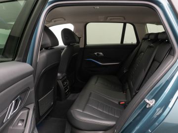 Fahrzeugabbildung BMW 320d Luxury Line Kamera HUD DAB HiFi Komfort LED
