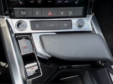 Audi Q8 e-tron - 11