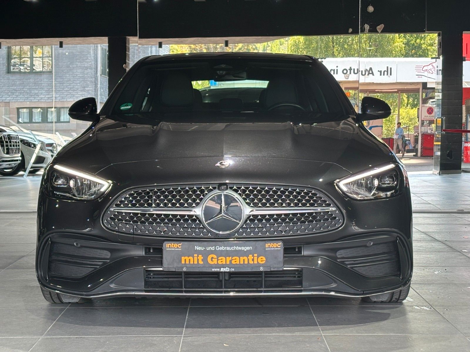 Fahrzeugabbildung Mercedes-Benz C 200 4Matic///AMG LINE//AMBIENTE/KAMERA/CARBON/