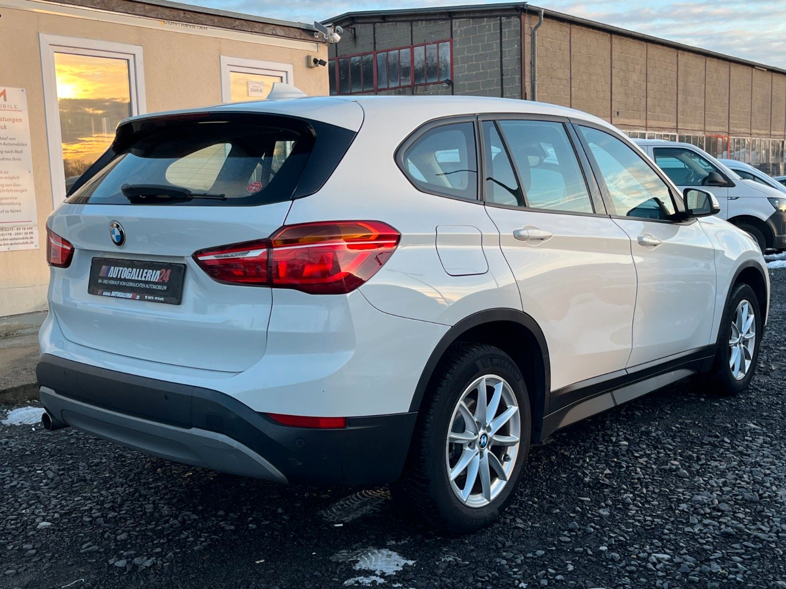 Fahrzeugabbildung BMW X1 sDrive18i Navi Tempomat 1.HAND SHZ PDC SPORT