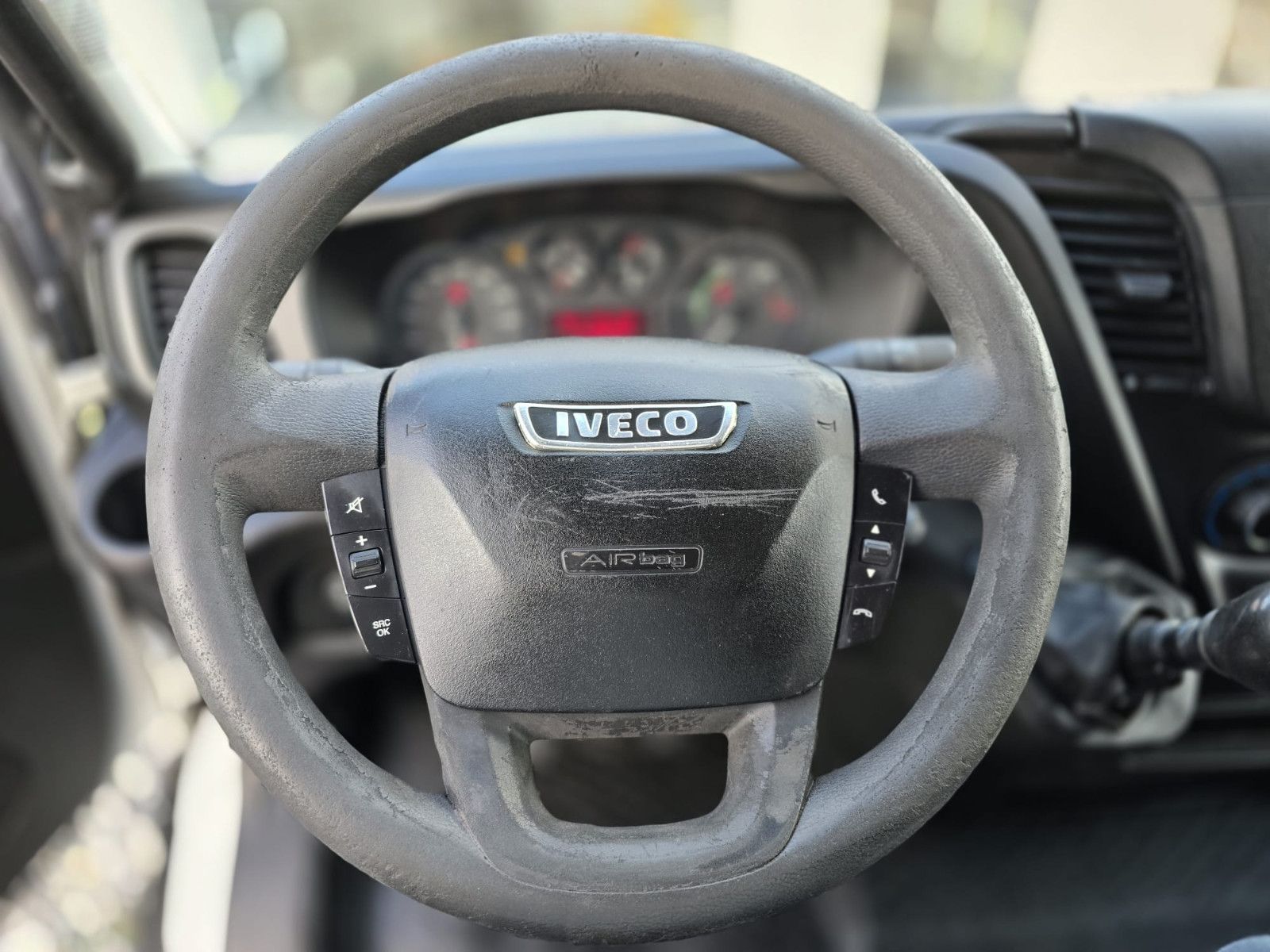 Fahrzeugabbildung Iveco Daily Kasten L3H2/Radstand 3520/AHK 3,5t/TÜV-NEU