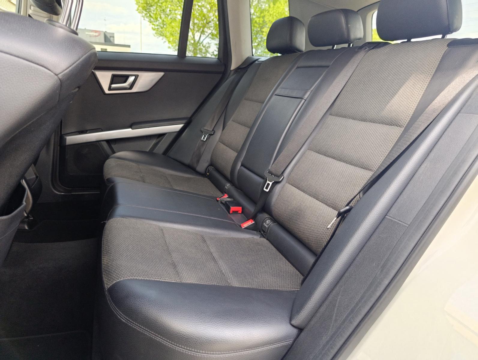 Mercedes-Benz GLK350 2011 — photo 19
