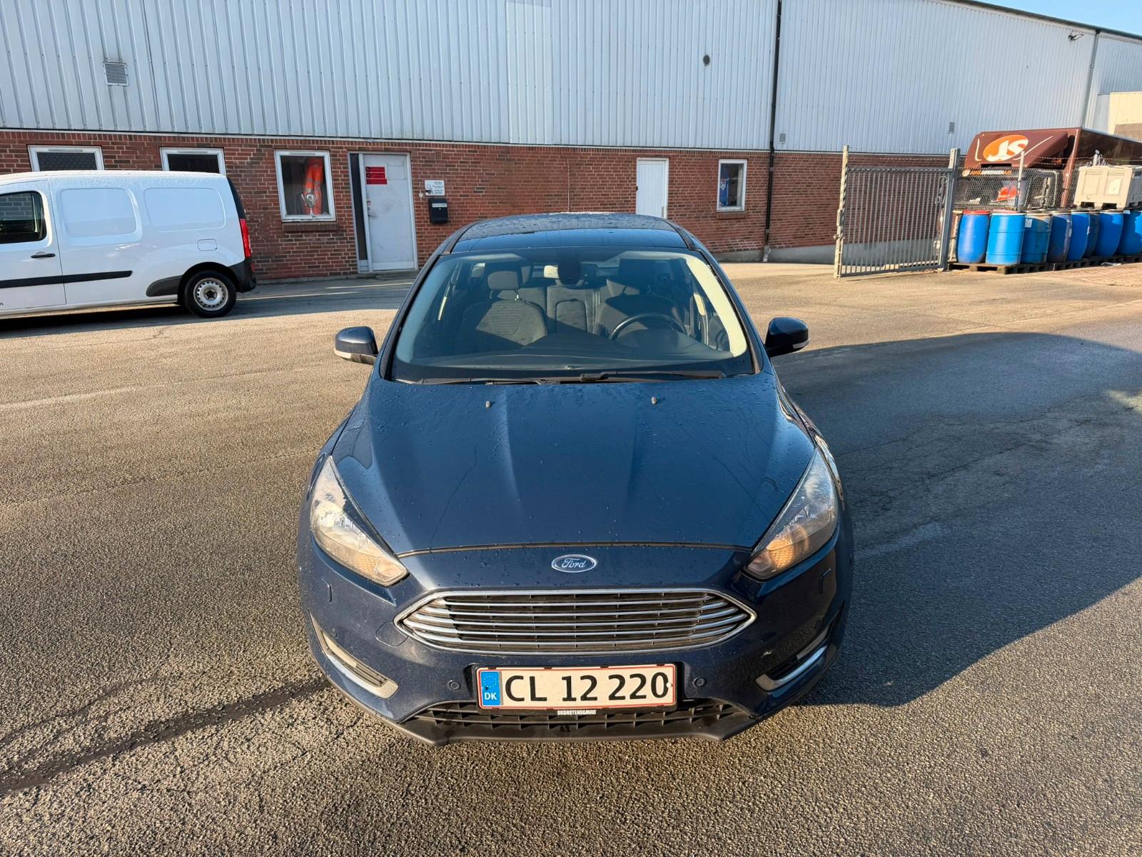 Ford Focus 2015 — rear view