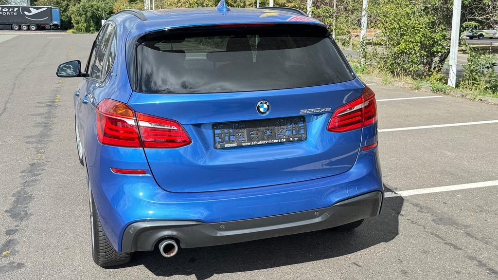 BMW 225