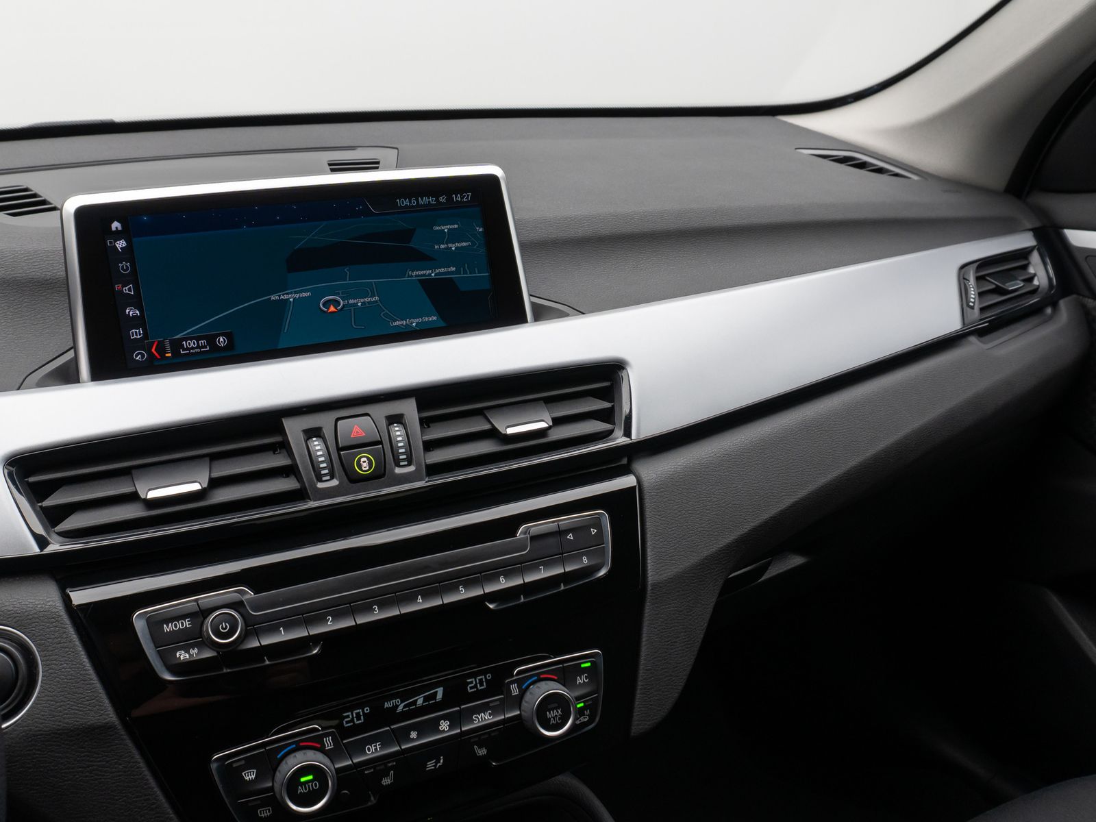 Fahrzeugabbildung BMW X1 xD25e Parkassist DAB Navi Geschwindigkeitsreg