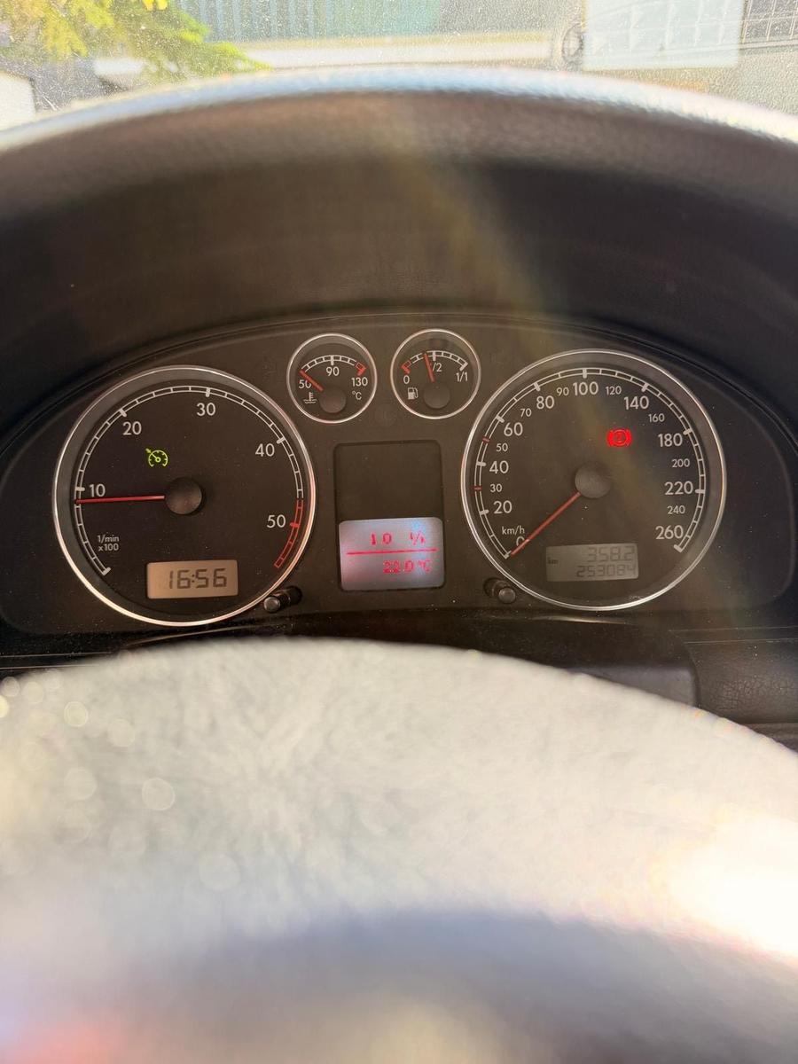 Volkswagen Passat 2004 — photo 10