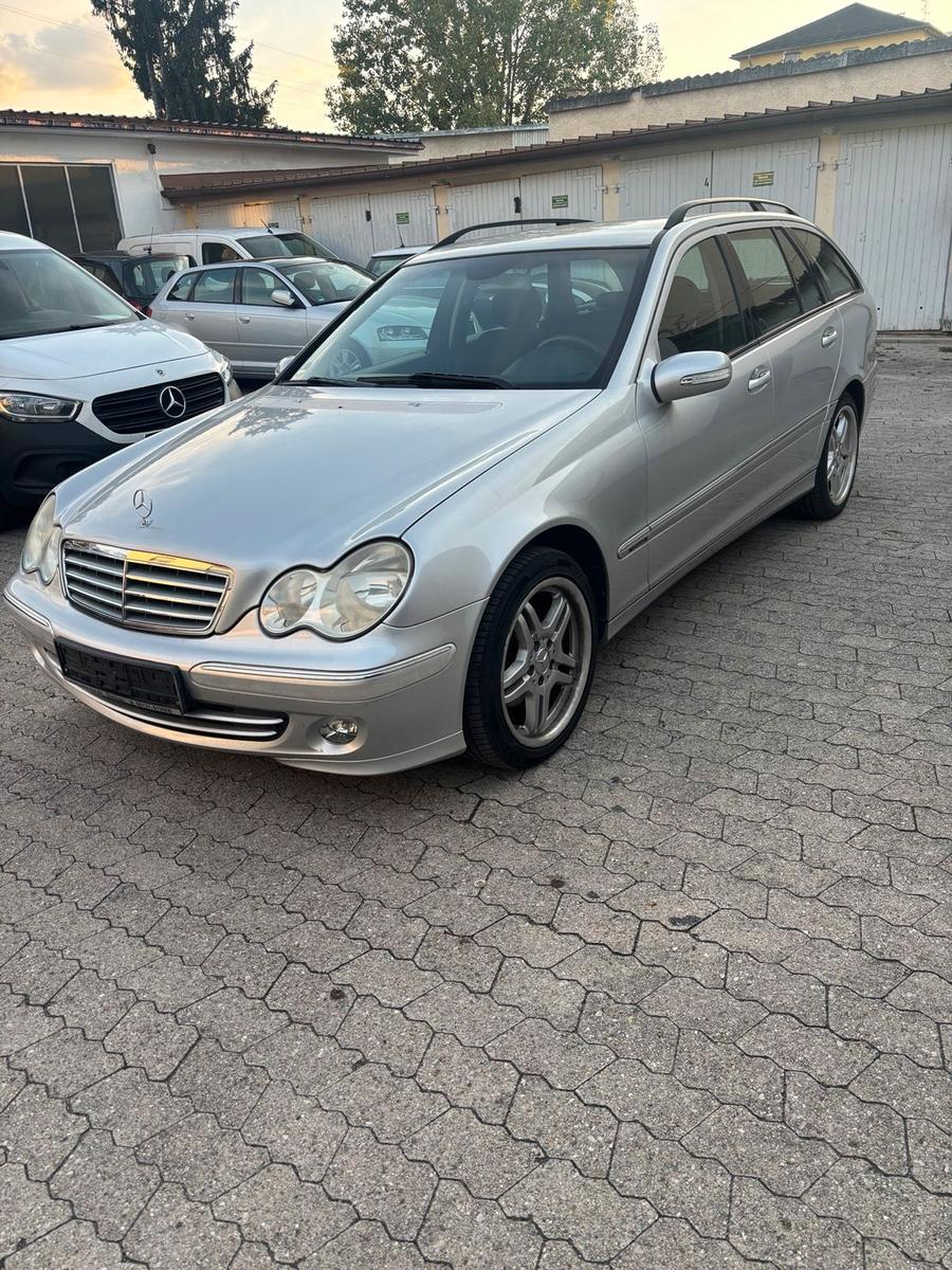 Mercedes-Benz C180 2005 — вигляд ззаду