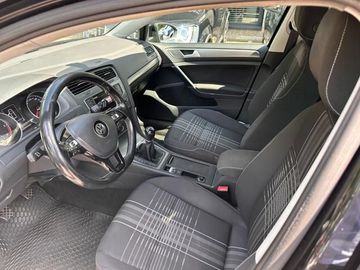 Volkswagen Golf - 10