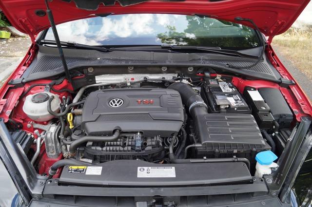 Volkswagen Golf VII GTI Performance ACC-LED-Carplay-Sitzh.