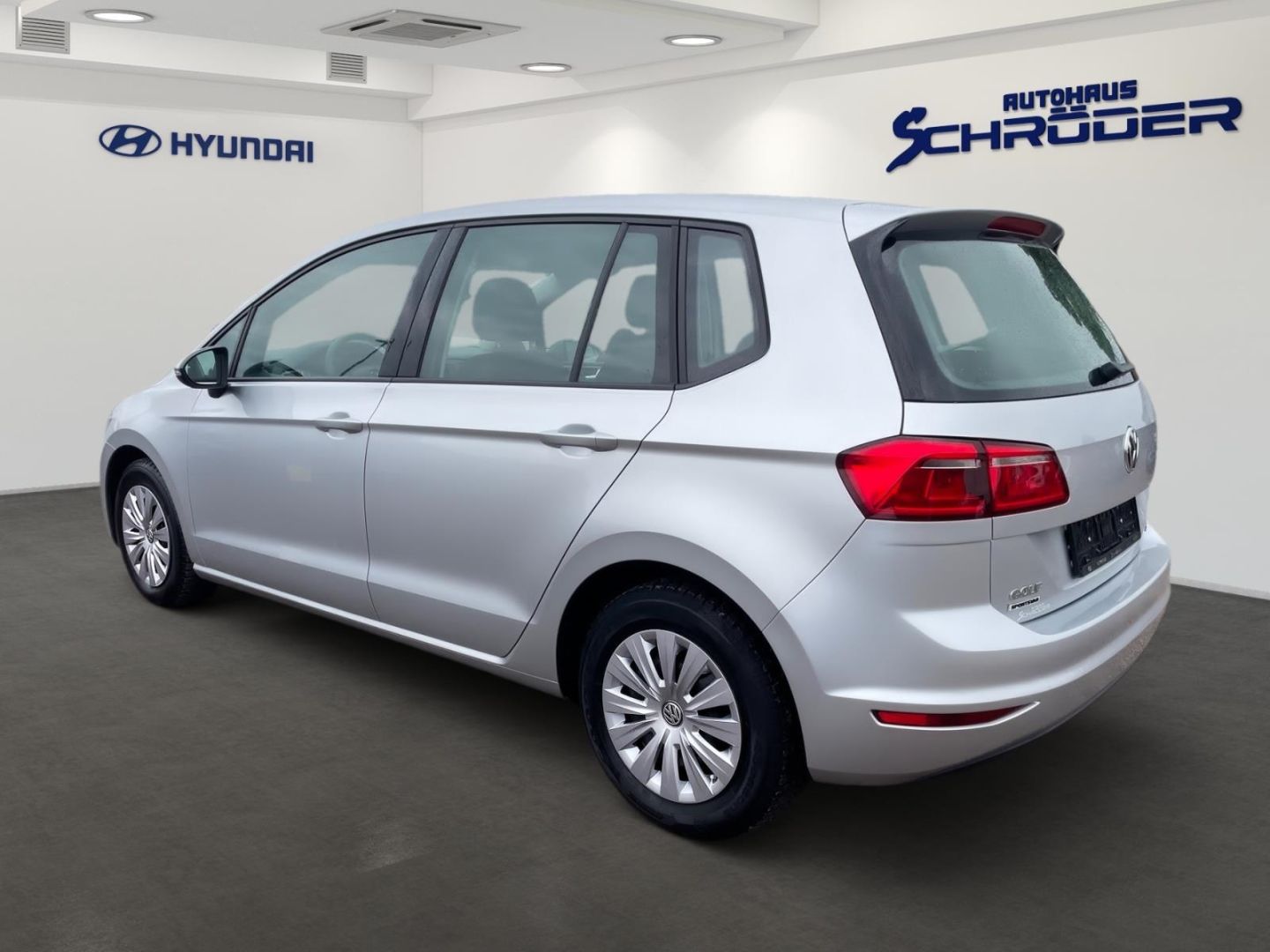 Fahrzeugabbildung Volkswagen Golf Sportsvan 1.2 TSI Trendline Allwetterreifen