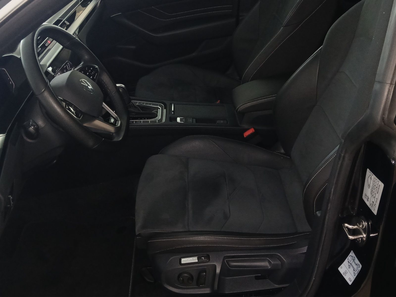 Fahrzeugabbildung Volkswagen Arteon SB TDI R-Line DSG Matrix AHK Navi AID ACC