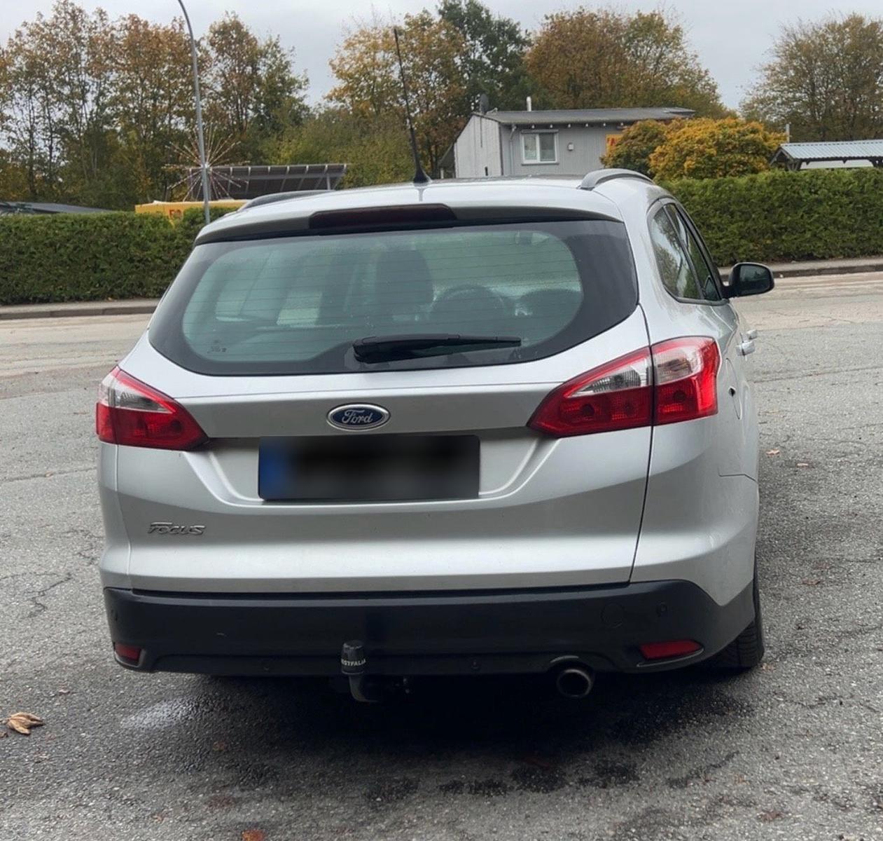 Ford Focus 2011 — photo 8