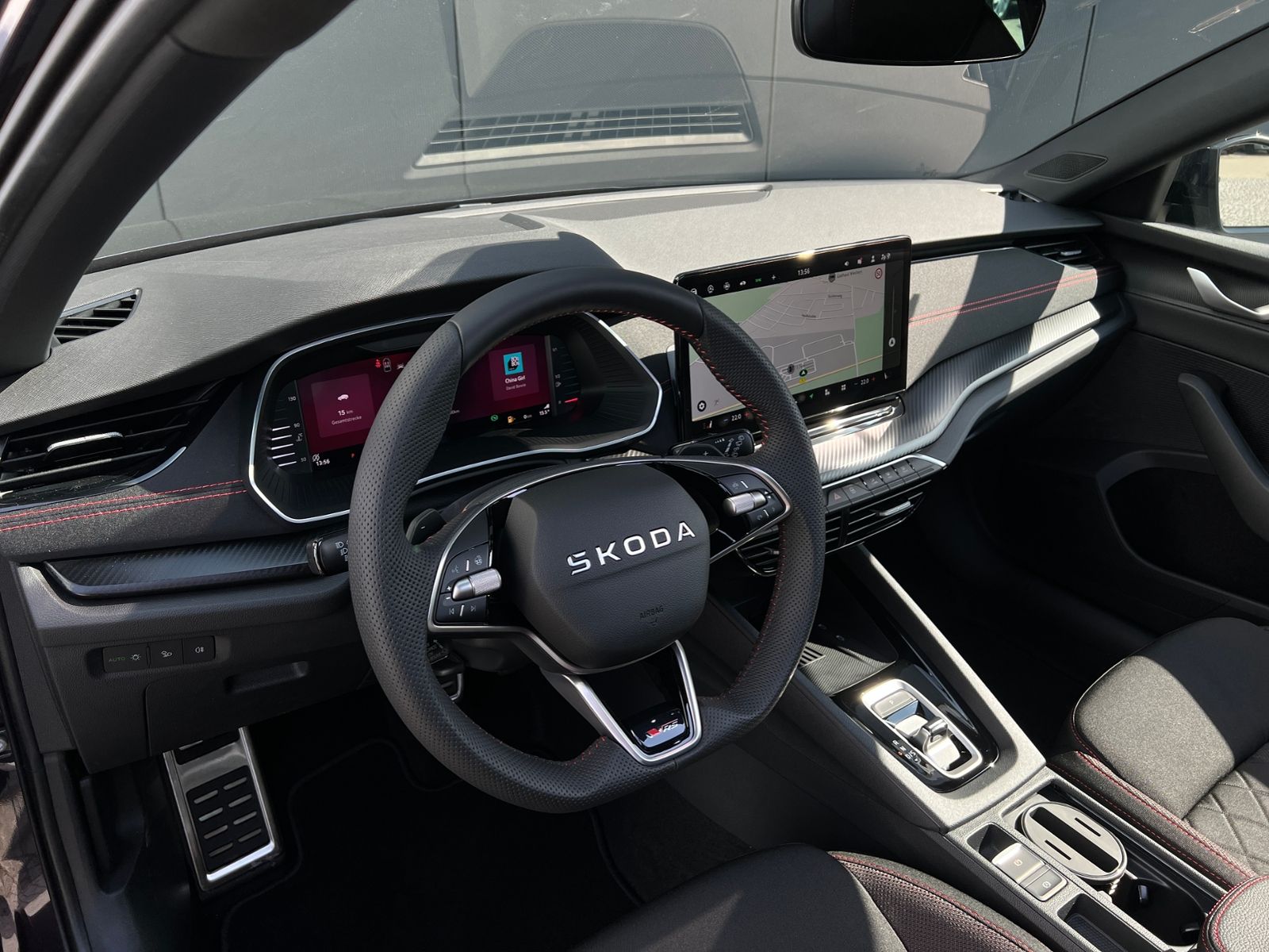 Fahrzeugabbildung SKODA Octavia Combi RS 2.0 TSI DSG *Panorama, AHK, Ind