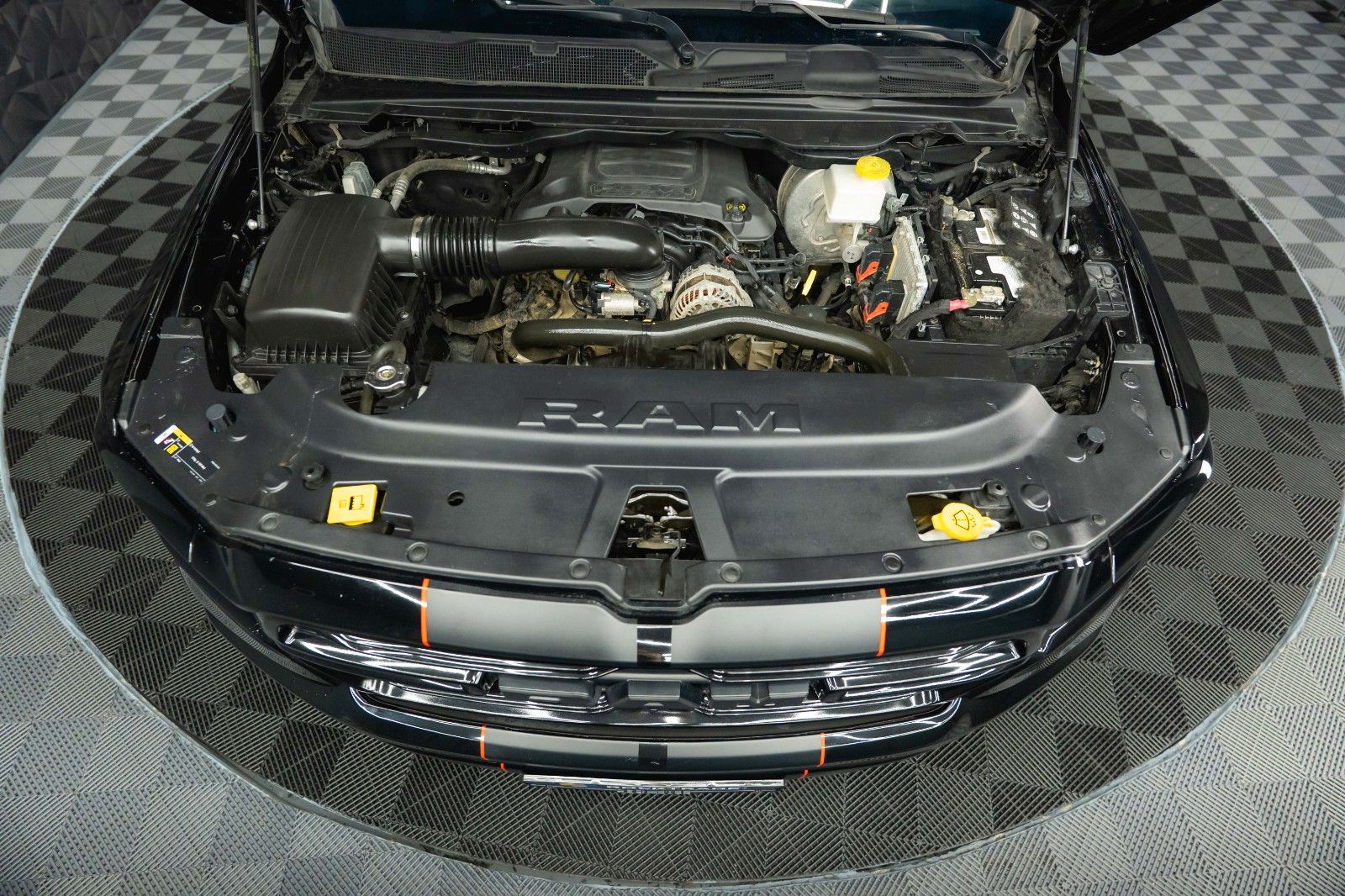 Fahrzeugabbildung Dodge RAM 5.7 V8 HEMI 4x4 NIGHT LARAMIE *Pano*RAMBOX*