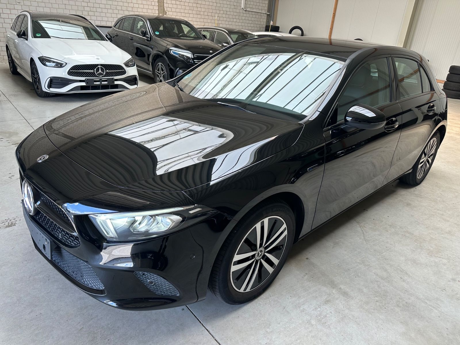 MERCEDES-BENZ A 250 e DCT Progressive Navi LED Kamera