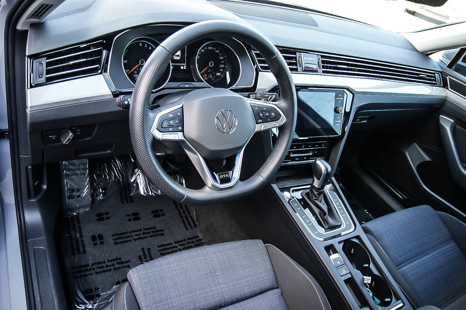 Fahrzeugabbildung Volkswagen Passat Variant HYBRID GTE iQ LED ACC NAVI 1.HAND