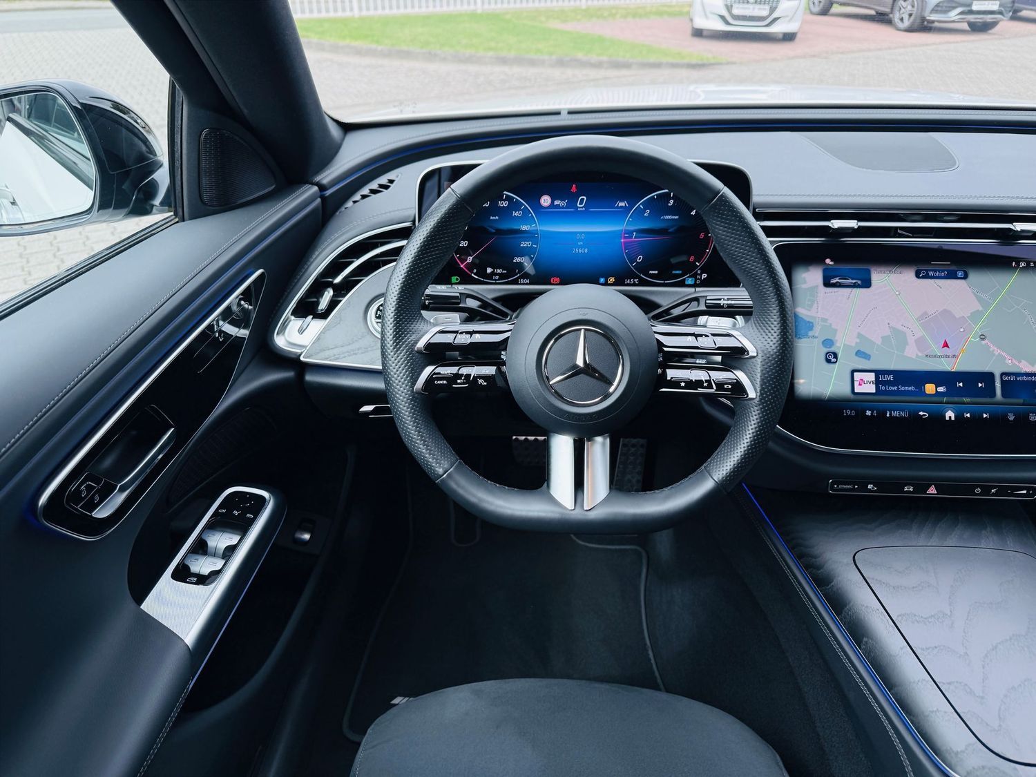 Fahrzeugabbildung Mercedes-Benz E 220 d AMG & NIGHT Paket, Distronic, Totw, LED,