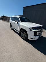Toyota Land Cruiser 300 70th Anniversary - Toyota: Cruiser 70