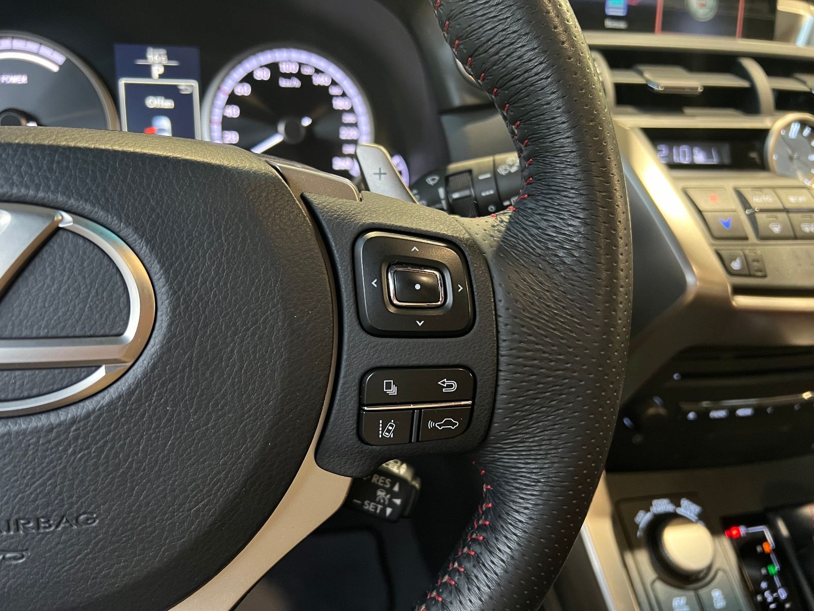 Fahrzeugabbildung Lexus NX 300h E-FOUR F Sport ACC HUD LEDER