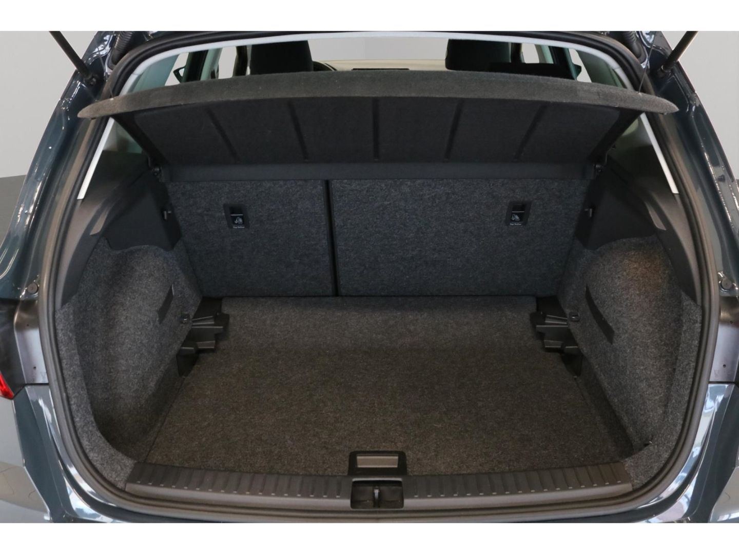 Fahrzeugabbildung SEAT Arona Road Edition Tempo Navi DAB LED PDC SHZ