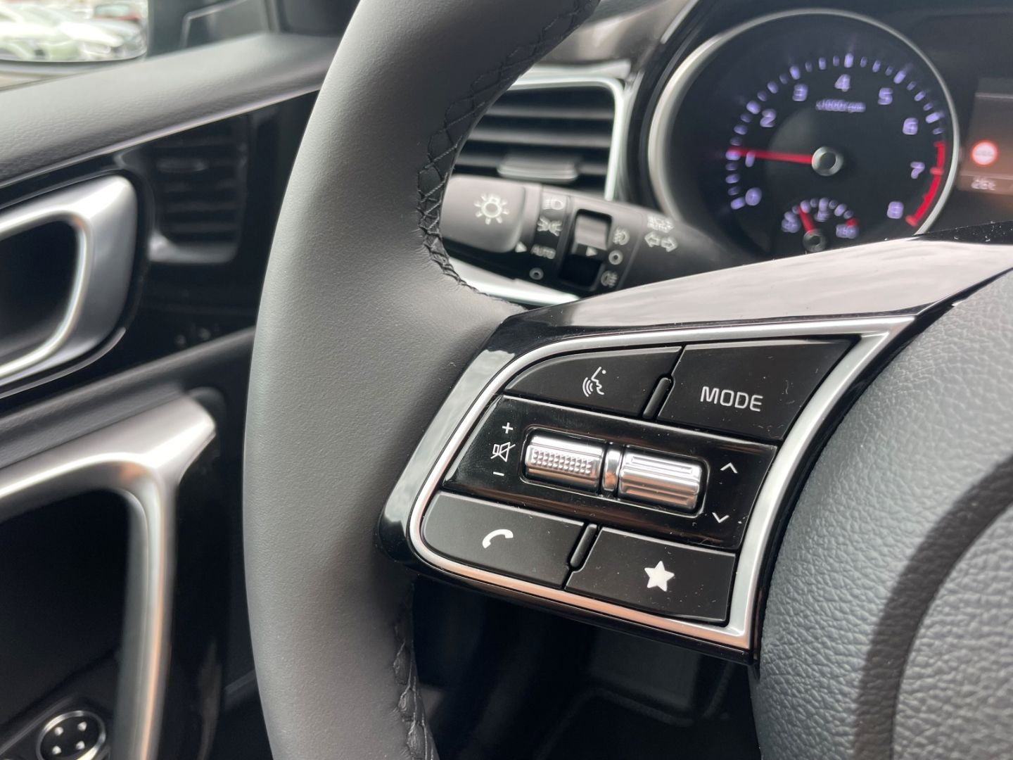 Fahrzeugabbildung Kia Ceed Ultimate LED totWinkAss Kamera Spurhalteass