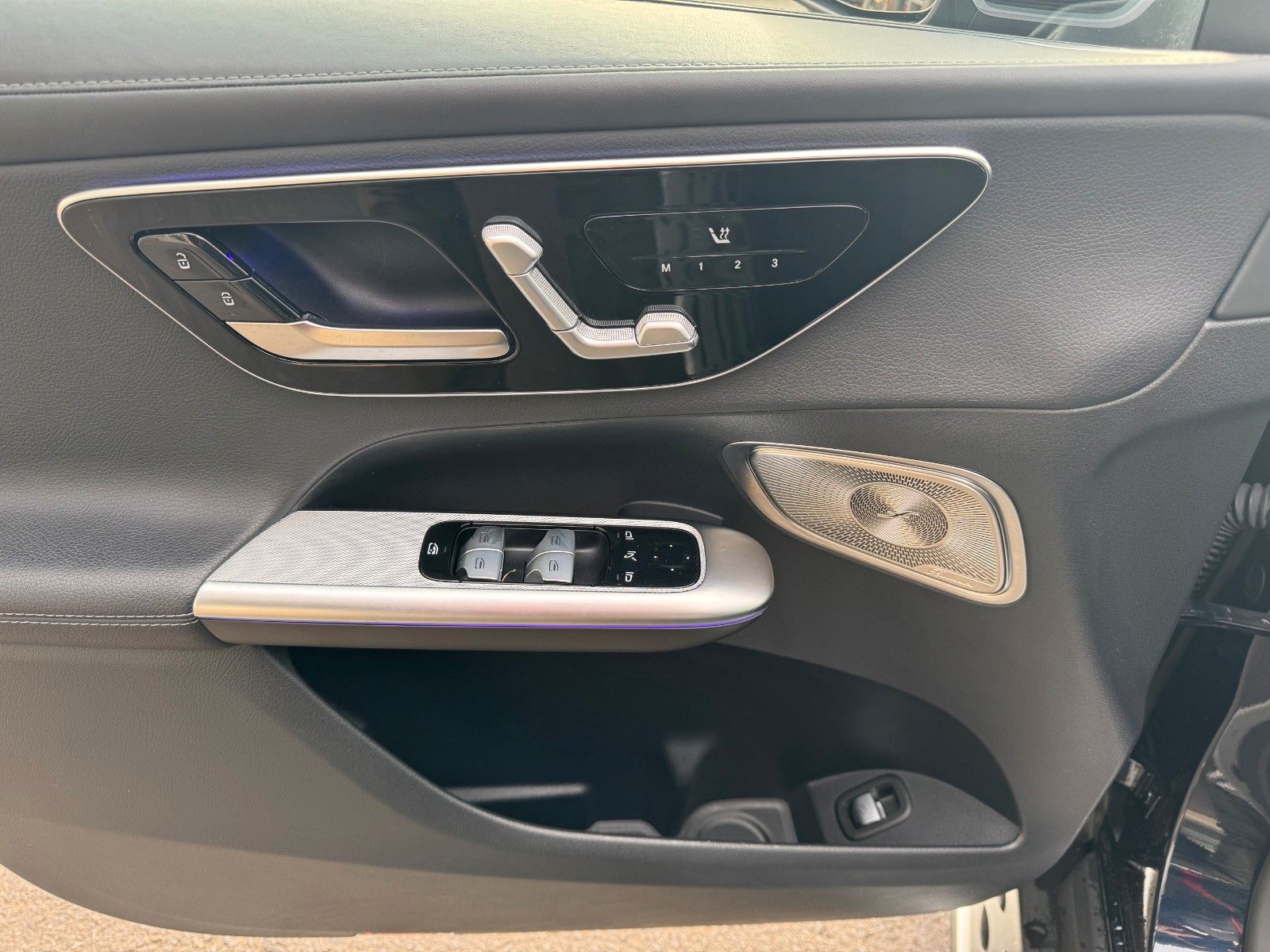 Fahrzeugabbildung Mercedes-Benz GLC 300 4M+AMG+Pano+Burm+360+Memory