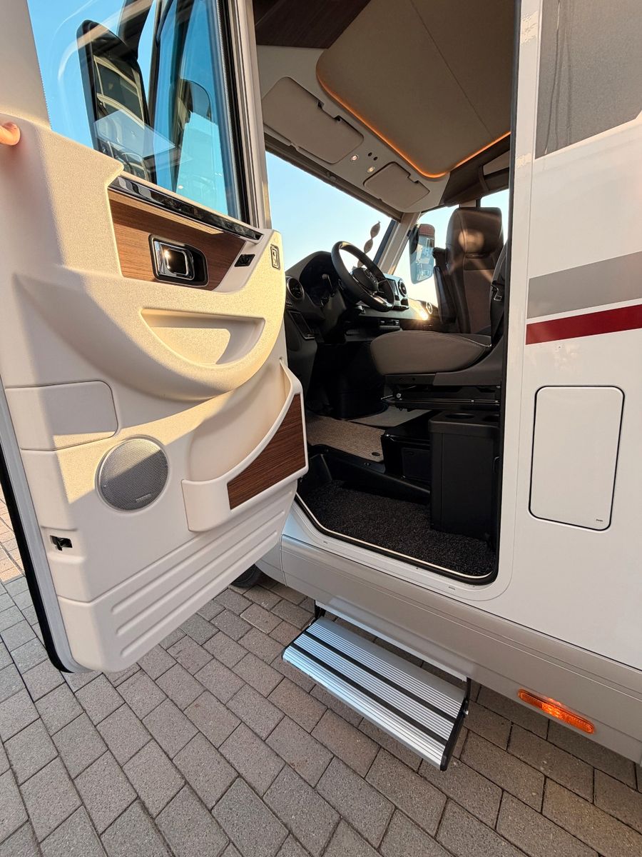 Fahrzeugabbildung Carthago chic c-line I 5.9 XL LE Mercedes Cortina