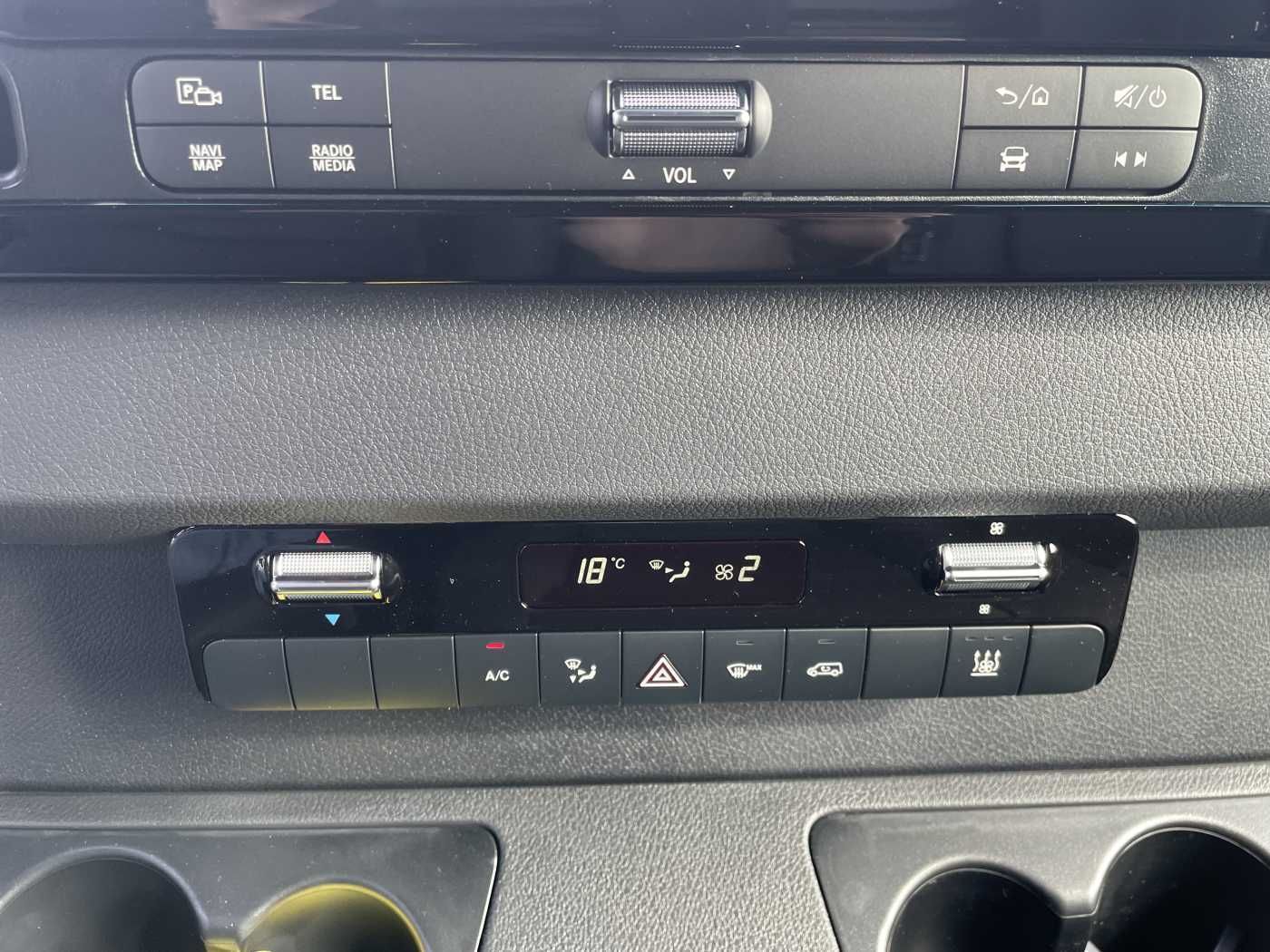 Fahrzeugabbildung Mercedes-Benz Sprinter 319 CDI 4x4 3665 Klima Kamera MBUX LED