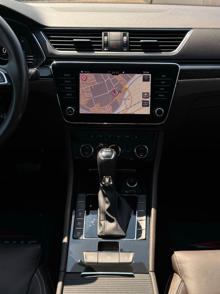 Fahrzeugabbildung SKODA Superb 2.0 TSI L&K Canton Pano Mem. ACC AHK LED