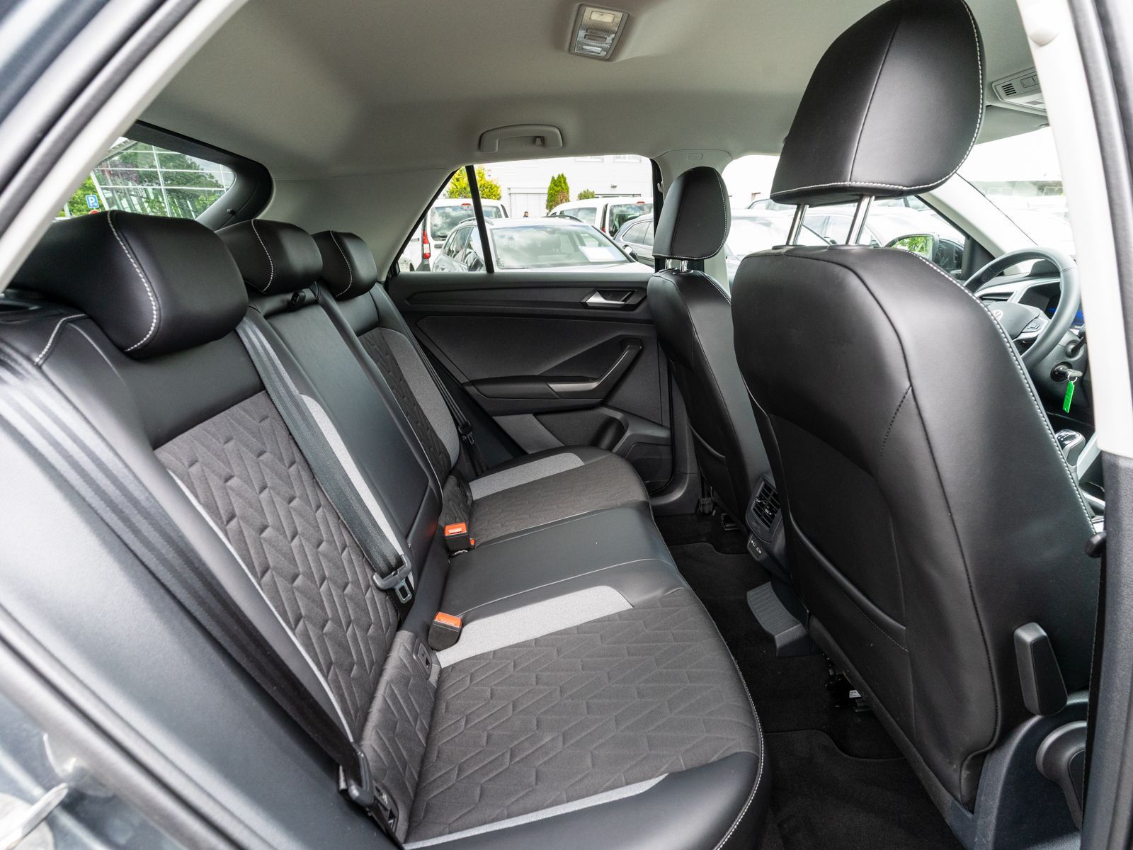 Volkswagen T-Roc - Bild 8