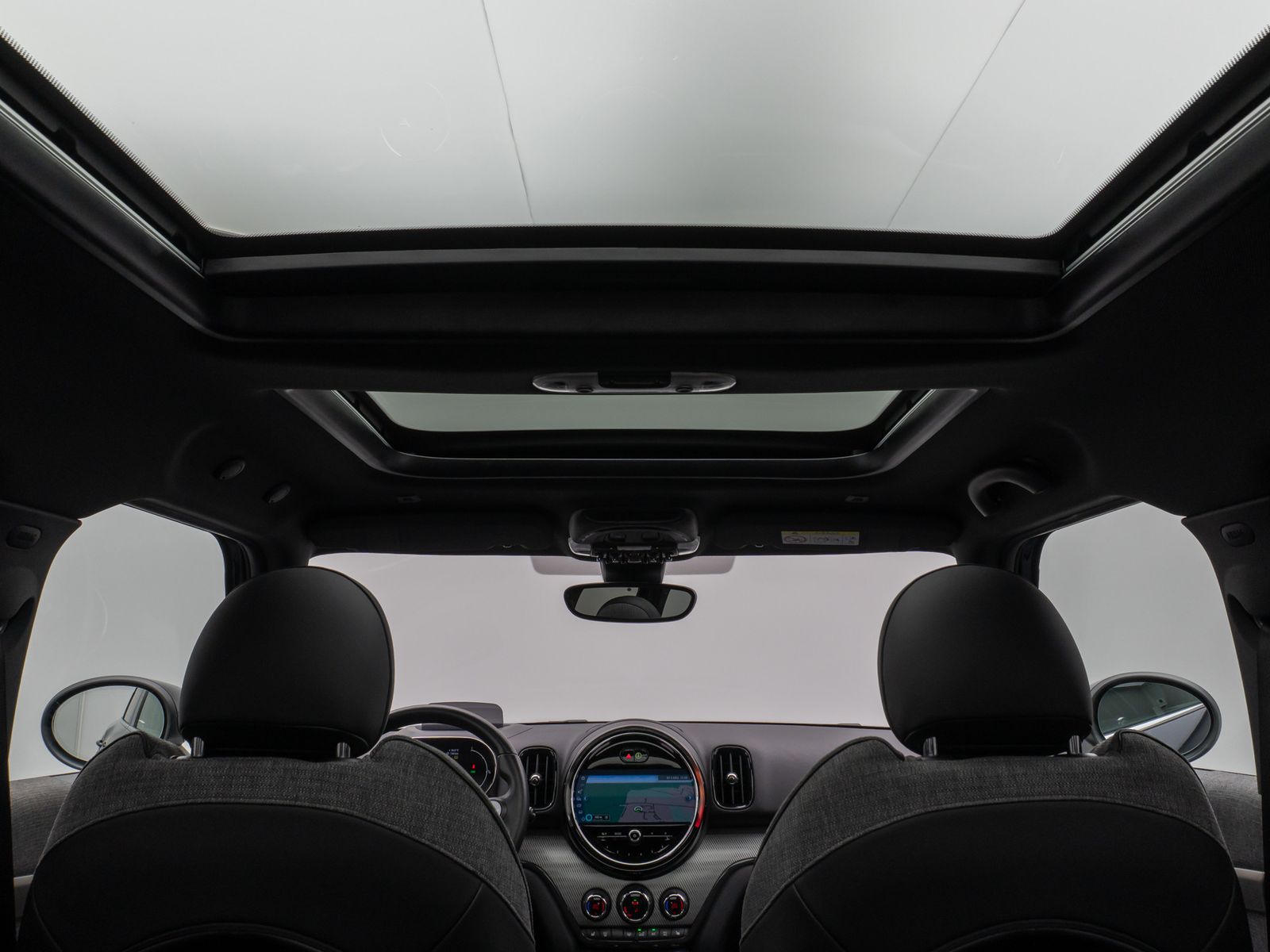 Fahrzeugabbildung MINI Cooper Countryman HUD Panorama Kamera Sportsitze