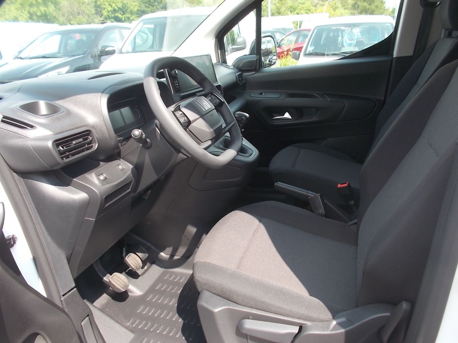 Fahrzeugabbildung Fiat Doblo Multicab L2 1.5 BlueHDi + 5 Sitzer