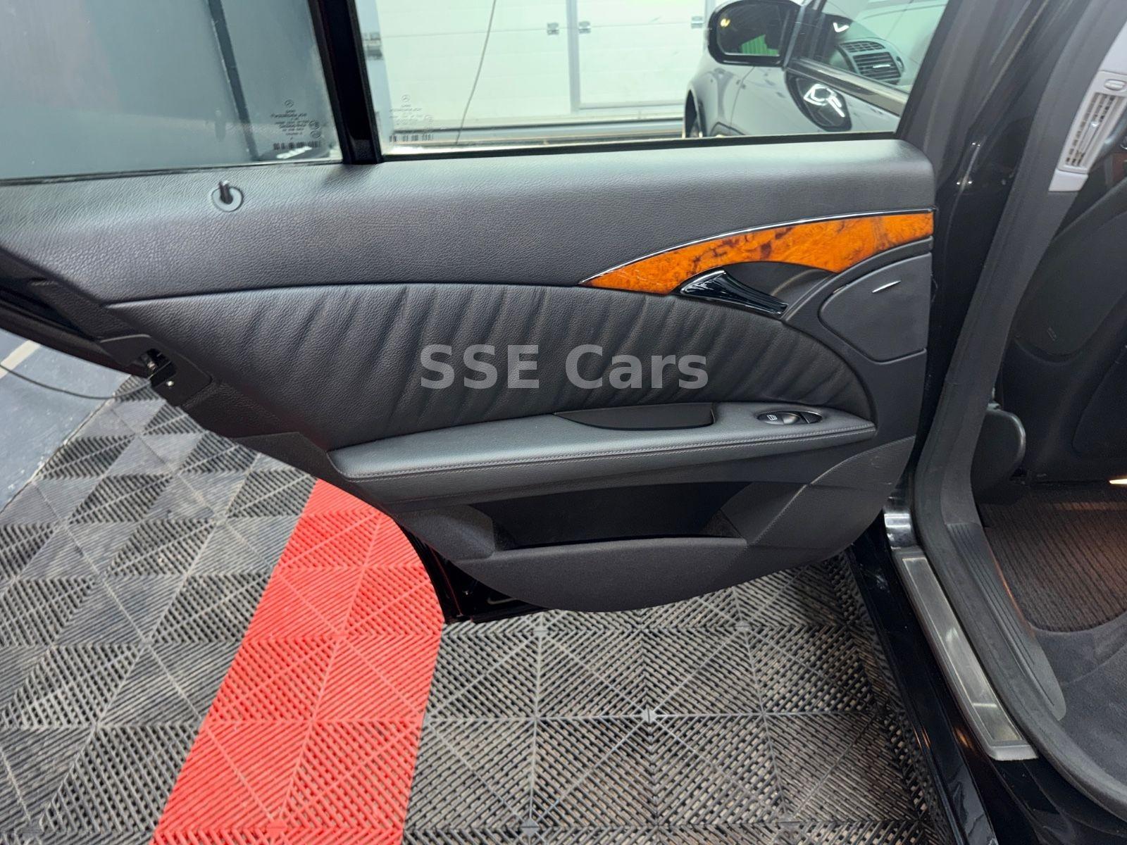 Mercedes-Benz E320 2005 — photo 12