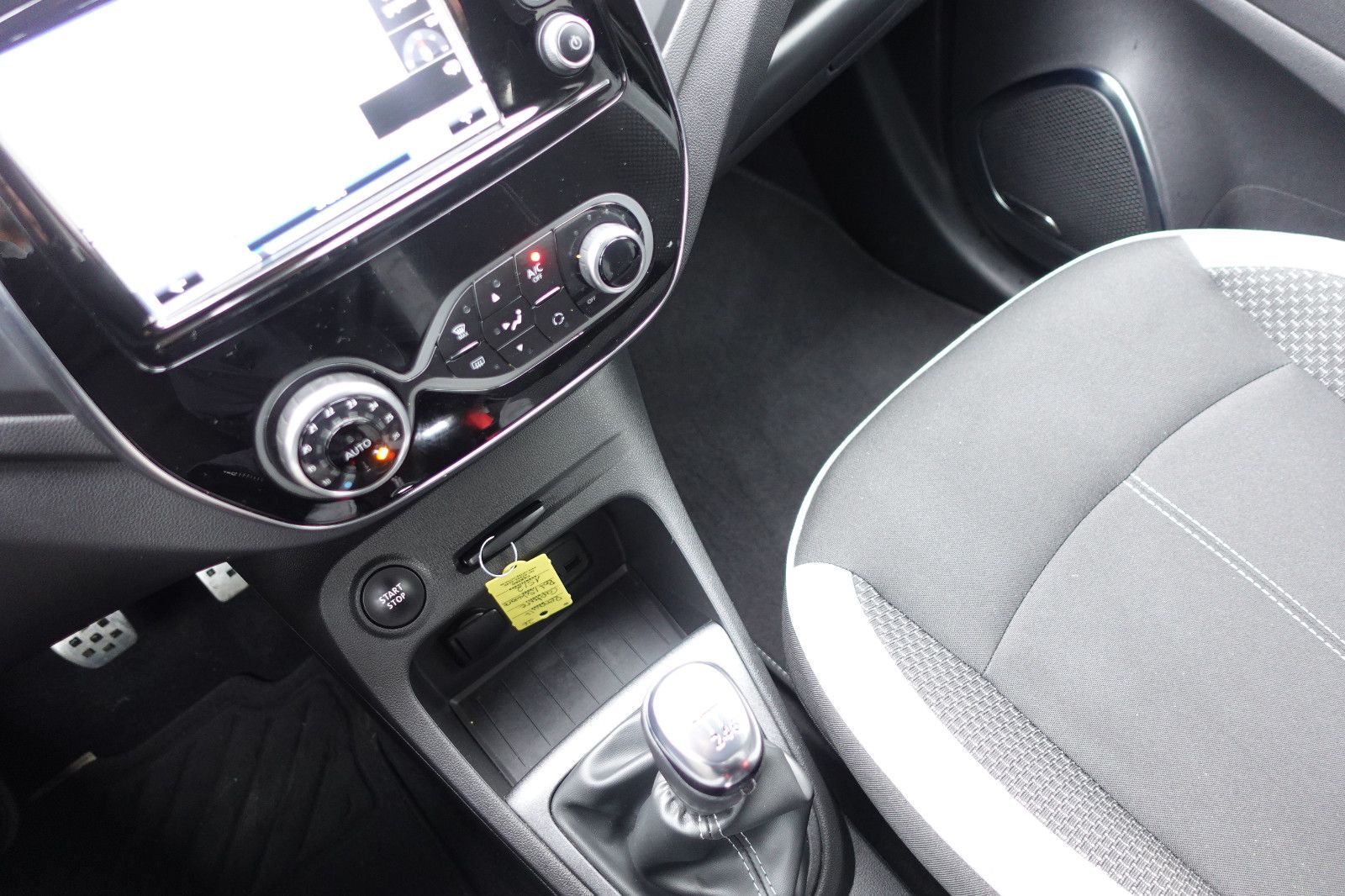 Fahrzeugabbildung Renault Captur BOSE Edition 1.3TCe,Navi,Sitzhzg,AHK,LED